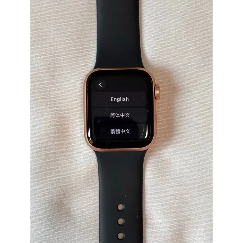 Apple Watch SE 40mm 32GB A2353 Aluminum Gold/Charger